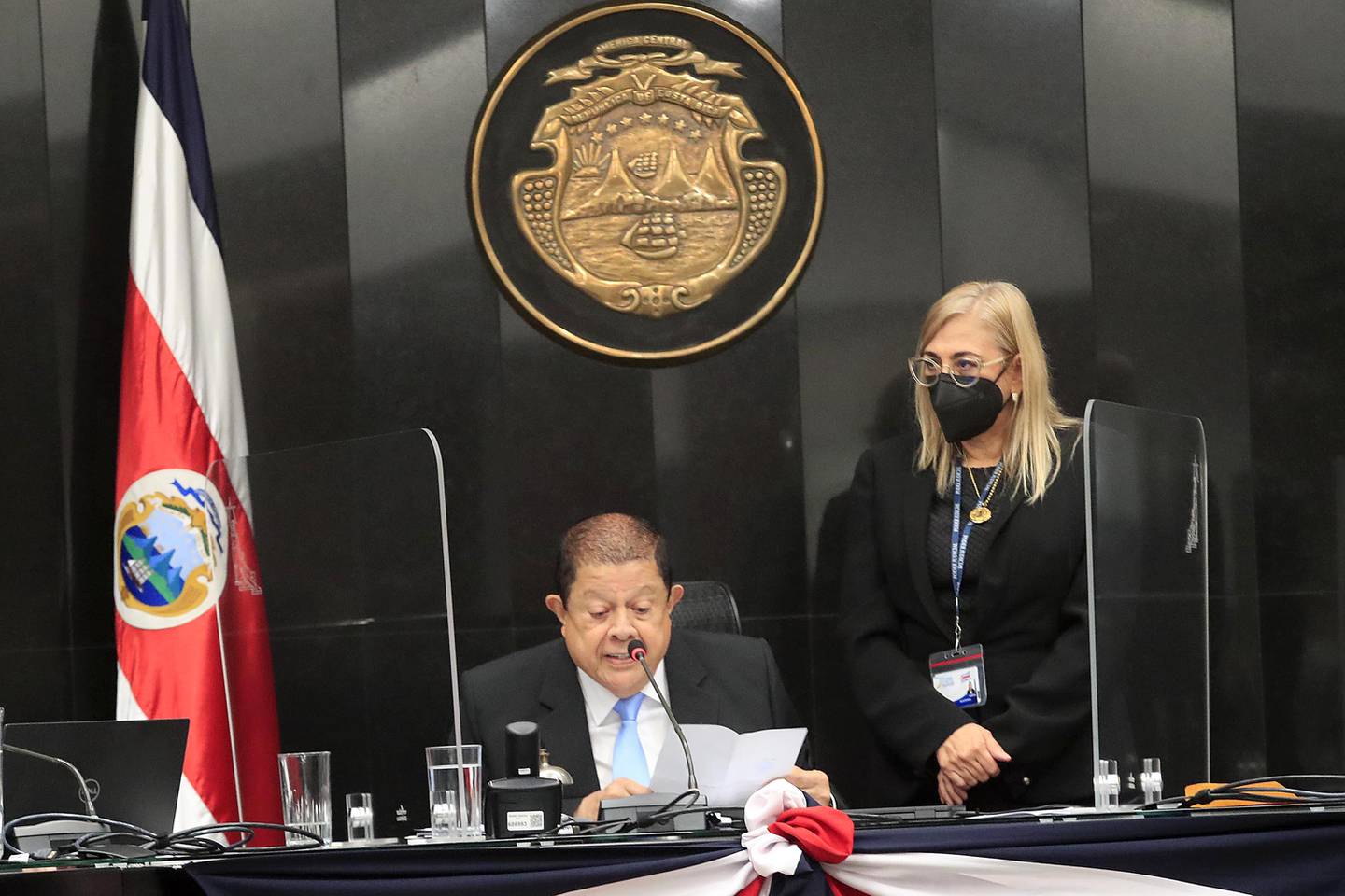 Imagen que contiene persona, hombre, interior, tabla
Descripción generada automáticamente